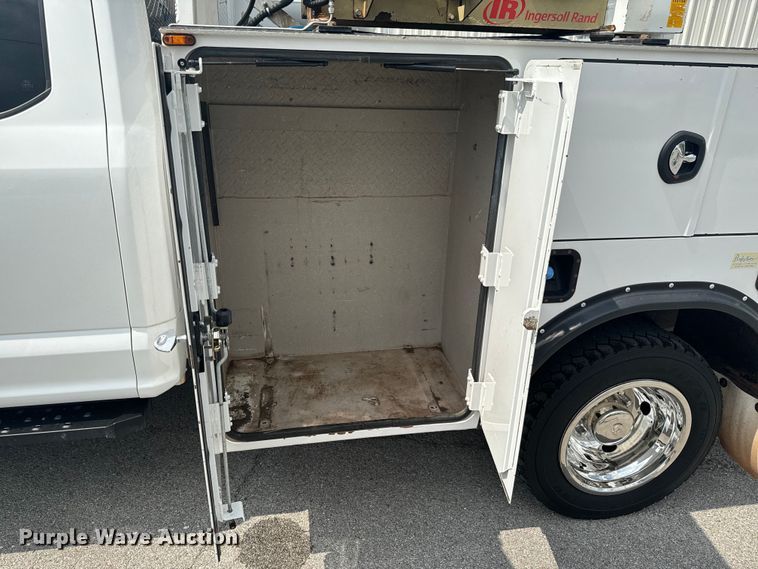 image for item DX0633 2017 Ford F450 Super Duty XL utility / service truck