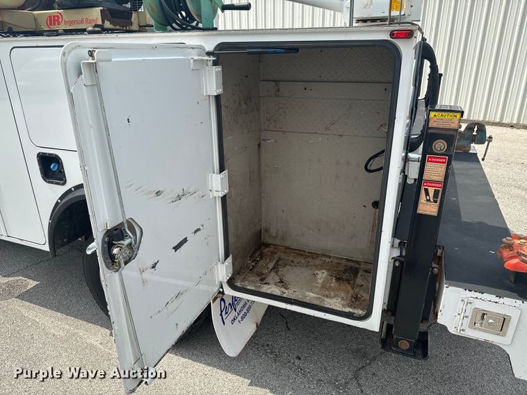 image for item DX0633 2017 Ford F450 Super Duty XL utility / service truck