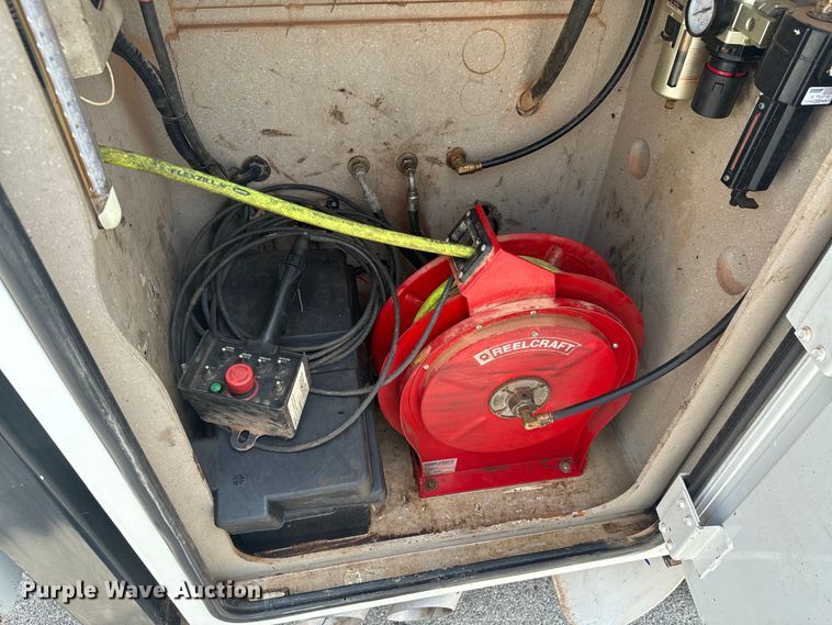 image for item DX0633 2017 Ford F450 Super Duty XL utility / service truck