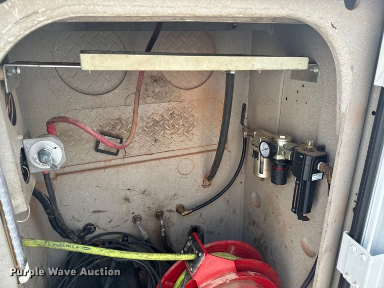 image for item DX0633 2017 Ford F450 Super Duty XL utility / service truck