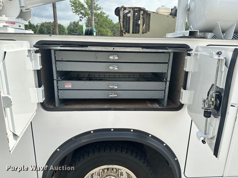 image for item DX0633 2017 Ford F450 Super Duty XL utility / service truck