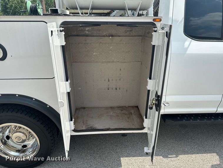 image for item DX0633 2017 Ford F450 Super Duty XL utility / service truck