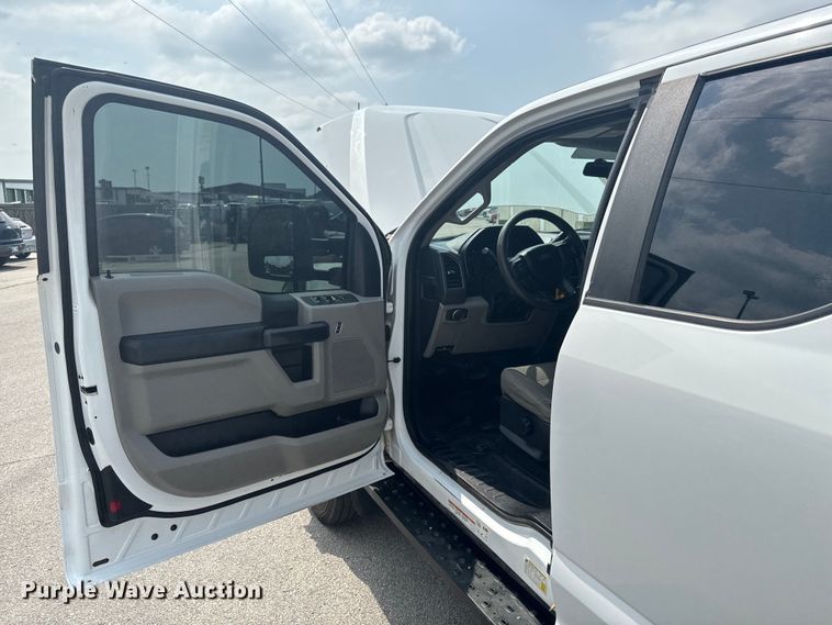 image for item DX0633 2017 Ford F450 Super Duty XL utility / service truck