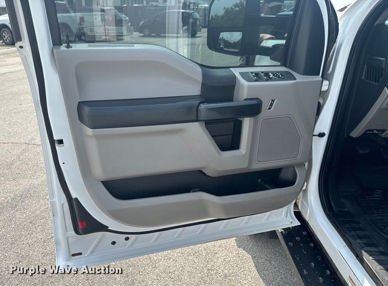 image for item DX0633 2017 Ford F450 Super Duty XL utility / service truck