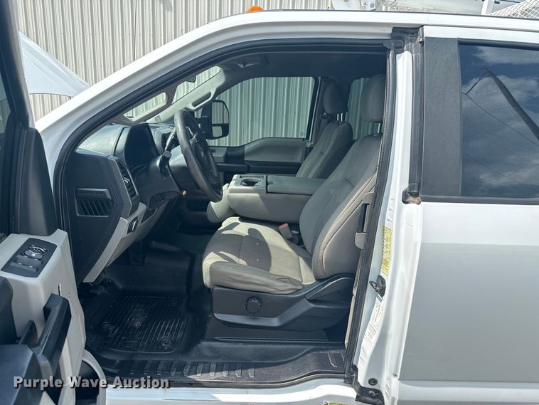 image for item DX0633 2017 Ford F450 Super Duty XL utility / service truck