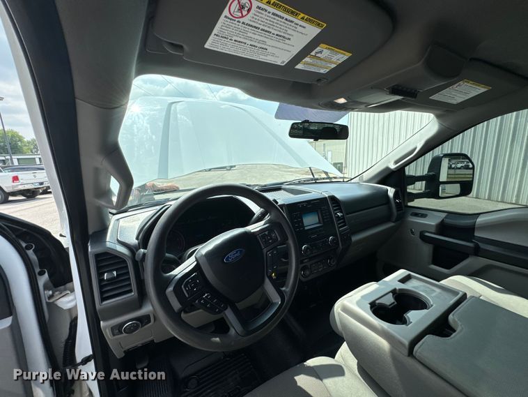 image for item DX0633 2017 Ford F450 Super Duty XL utility / service truck