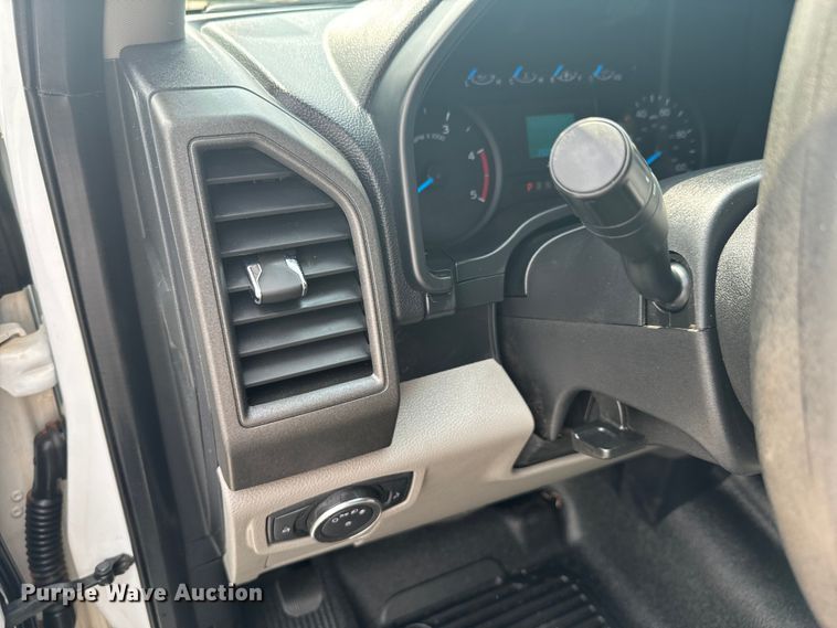 image for item DX0633 2017 Ford F450 Super Duty XL utility / service truck