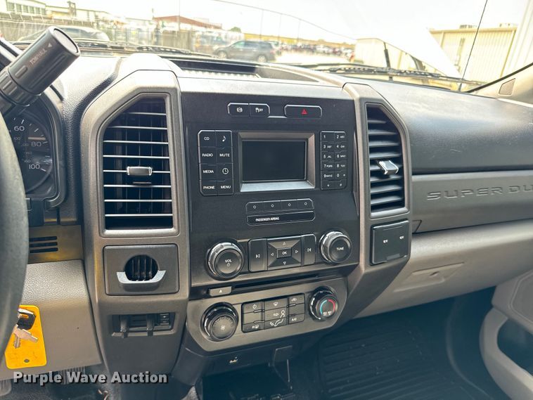 image for item DX0633 2017 Ford F450 Super Duty XL utility / service truck