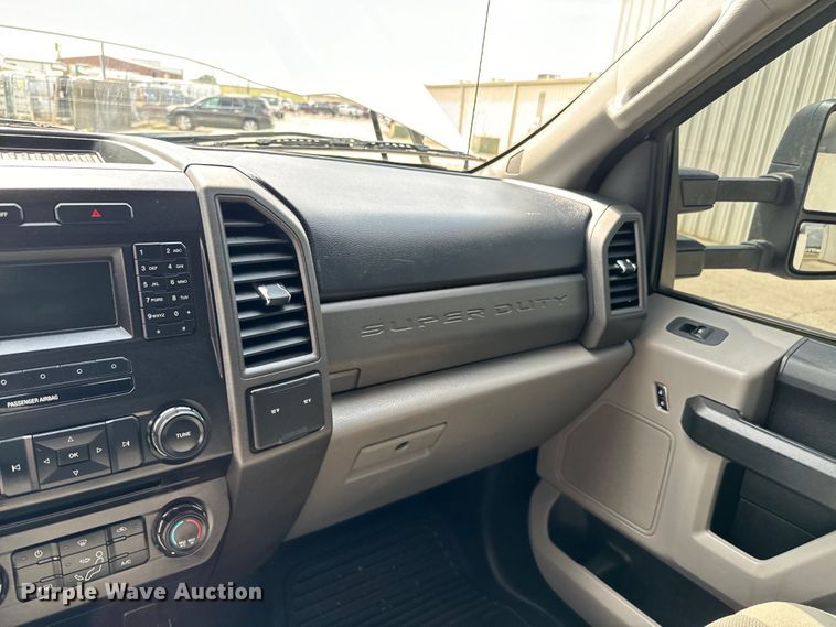 image for item DX0633 2017 Ford F450 Super Duty XL utility / service truck