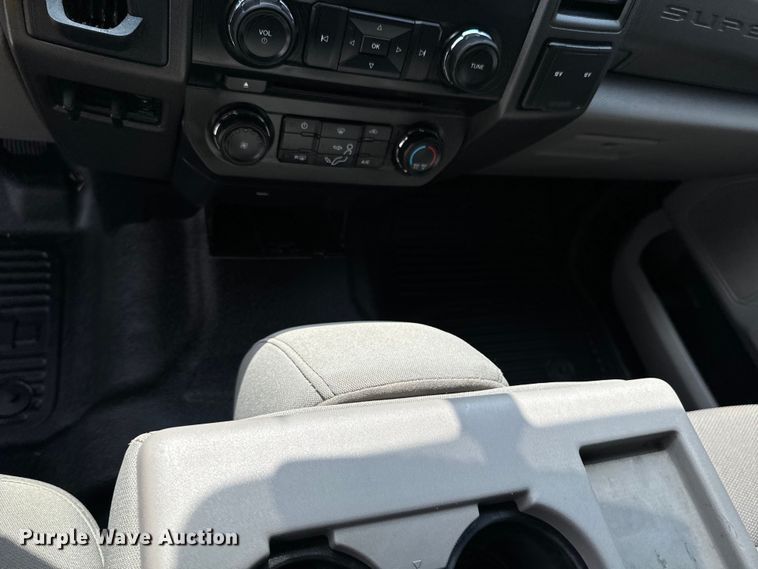 image for item DX0633 2017 Ford F450 Super Duty XL utility / service truck