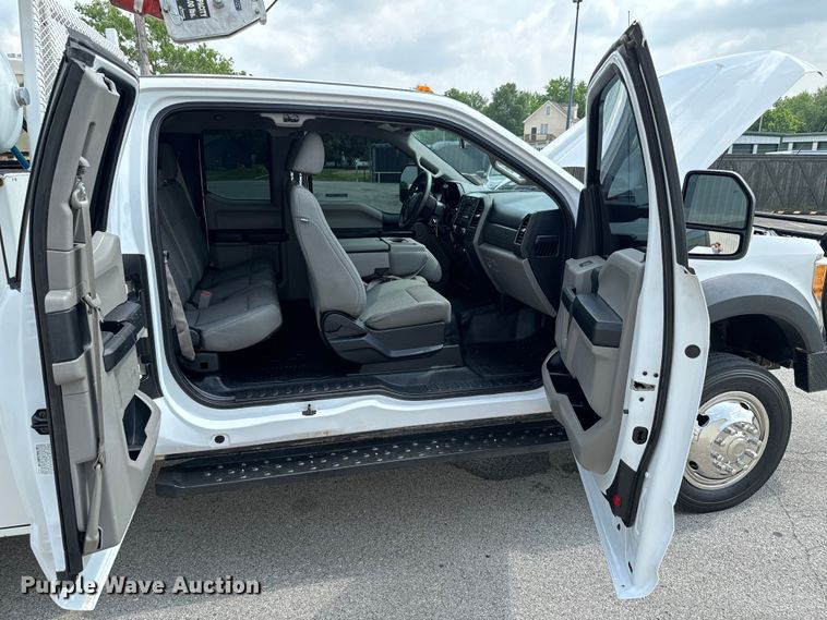 image for item DX0633 2017 Ford F450 Super Duty XL utility / service truck