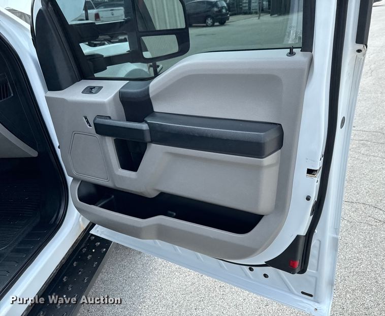 image for item DX0633 2017 Ford F450 Super Duty XL utility / service truck