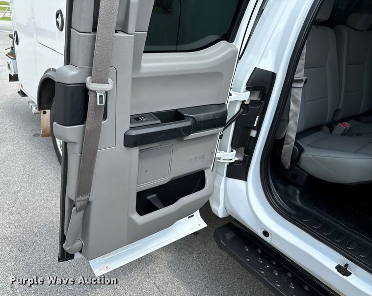 image for item DX0633 2017 Ford F450 Super Duty XL utility / service truck