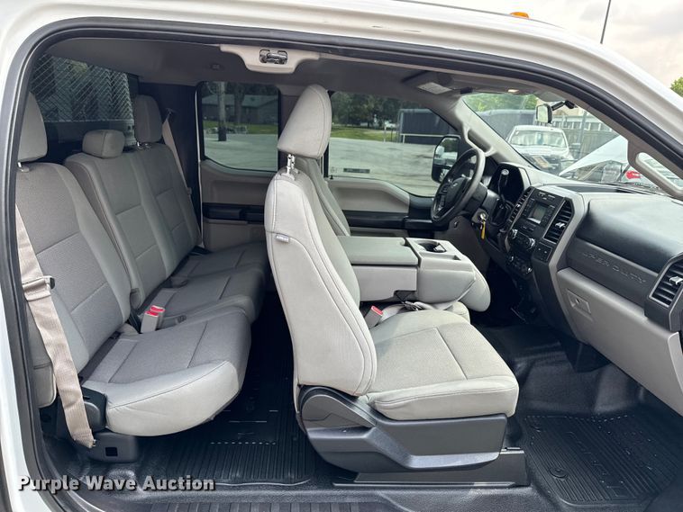 image for item DX0633 2017 Ford F450 Super Duty XL utility / service truck