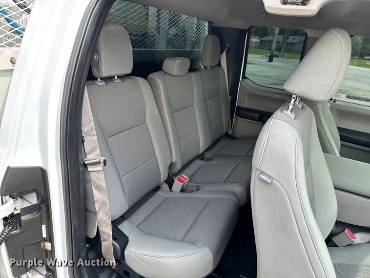 image for item DX0633 2017 Ford F450 Super Duty XL utility / service truck