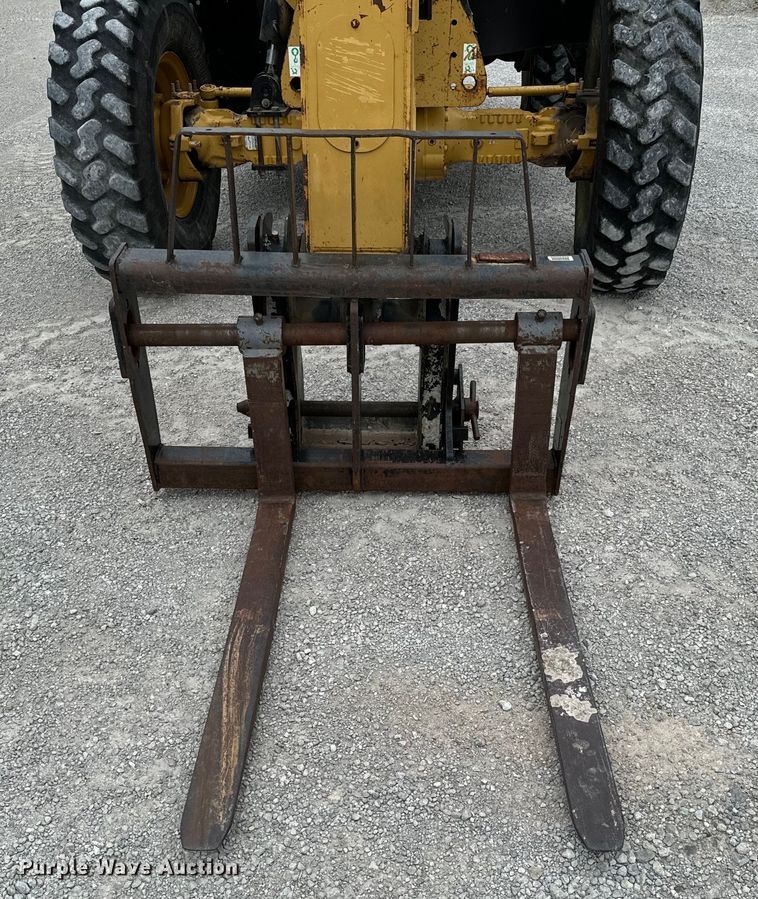 image for item DX0638 2005 Caterpillar TH460B telehandler