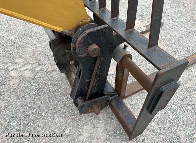 image for item DX0638 2005 Caterpillar TH460B telehandler