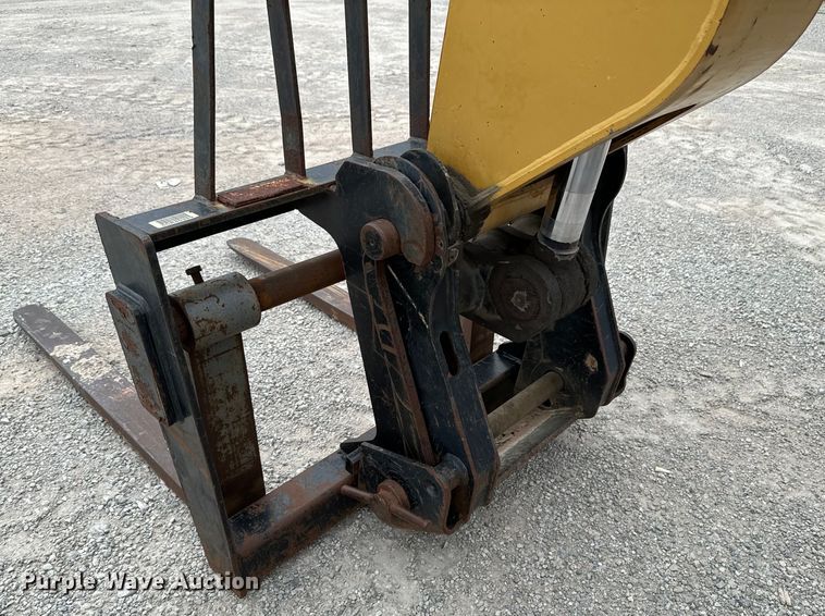 image for item DX0638 2005 Caterpillar TH460B telehandler