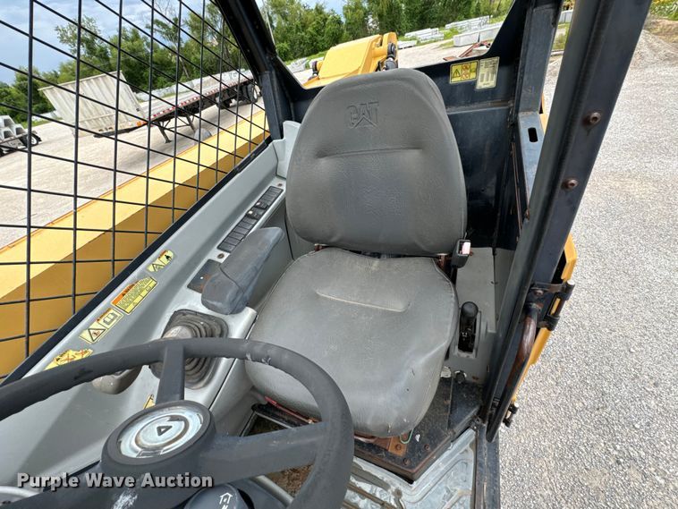 image for item DX0638 2005 Caterpillar TH460B telehandler