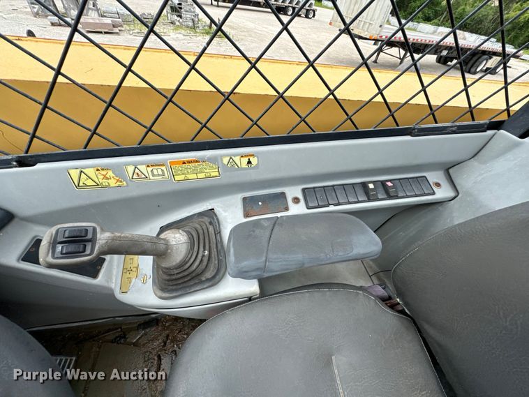 image for item DX0638 2005 Caterpillar TH460B telehandler