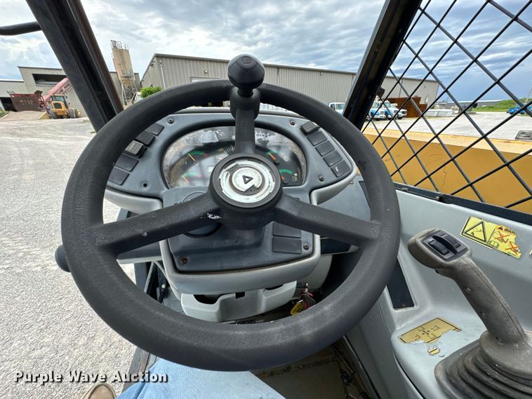 image for item DX0638 2005 Caterpillar TH460B telehandler