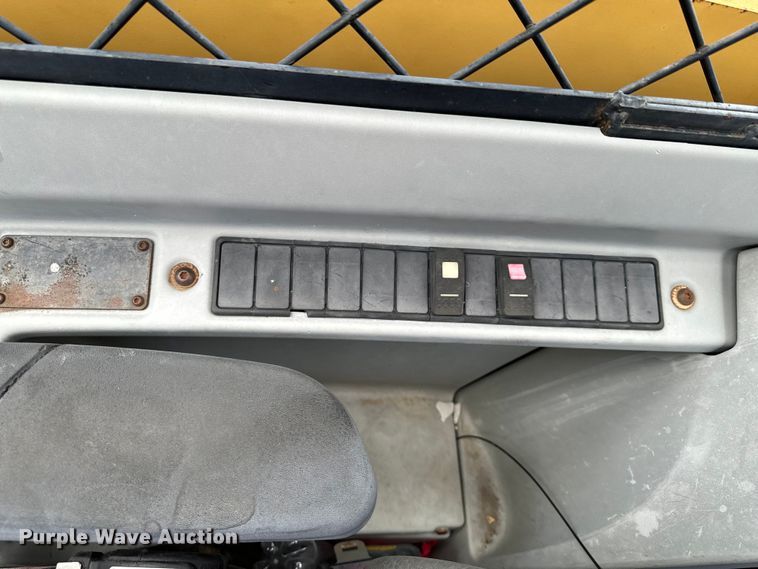 image for item DX0638 2005 Caterpillar TH460B telehandler