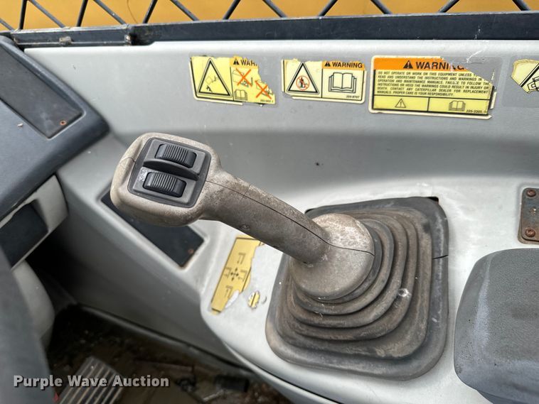 image for item DX0638 2005 Caterpillar TH460B telehandler