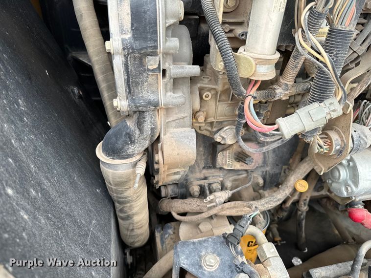 image for item DX0638 2005 Caterpillar TH460B telehandler