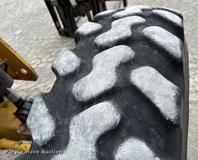 image for item DX0638 2005 Caterpillar TH460B telehandler