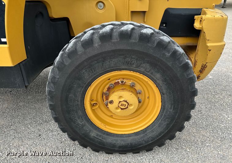image for item DX0638 2005 Caterpillar TH460B telehandler