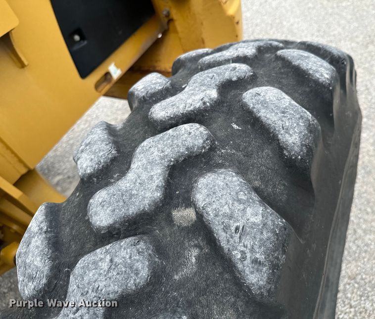 image for item DX0638 2005 Caterpillar TH460B telehandler