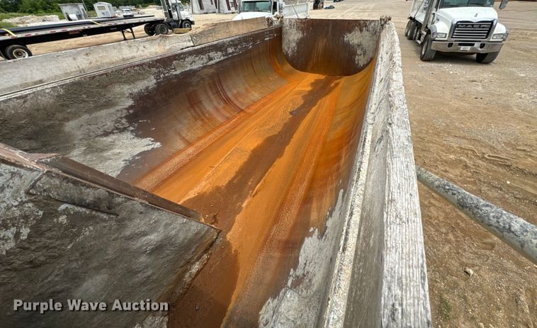 image for item DX0639 2017 Mack GU713 dump truck