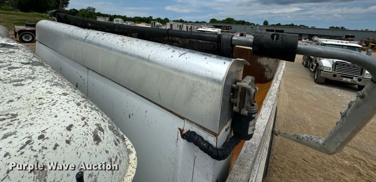 image for item DX0639 2017 Mack GU713 dump truck