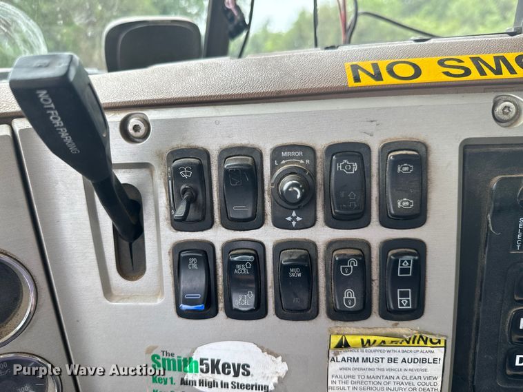 image for item DX0639 2017 Mack GU713 dump truck