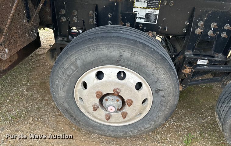 image for item DX0639 2017 Mack GU713 dump truck