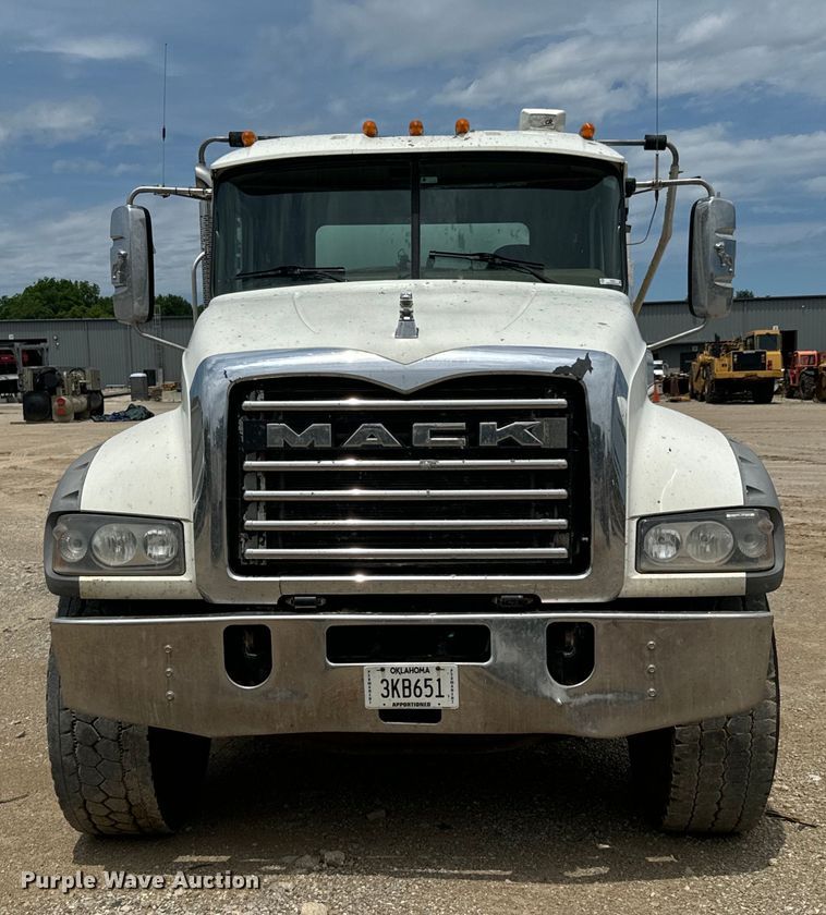 image for item DX0640 2017 Mack GU713 dump truck