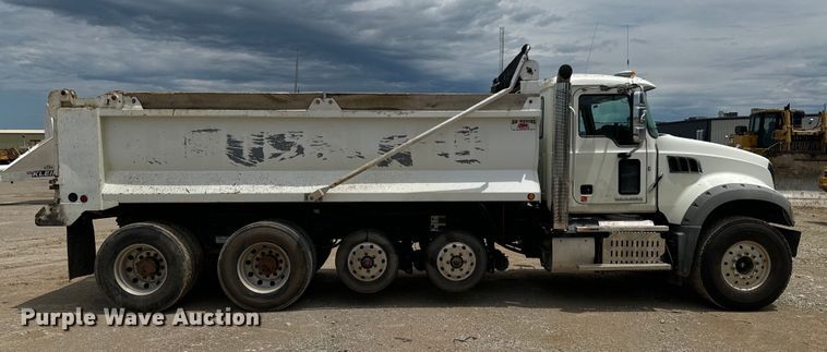 image for item DX0640 2017 Mack GU713 dump truck