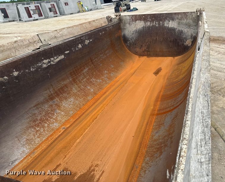 image for item DX0640 2017 Mack GU713 dump truck