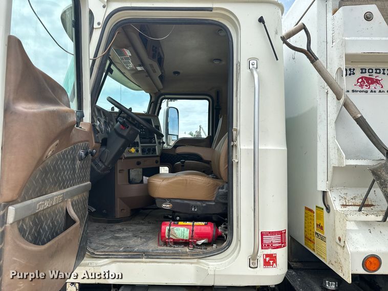 image for item DX0640 2017 Mack GU713 dump truck