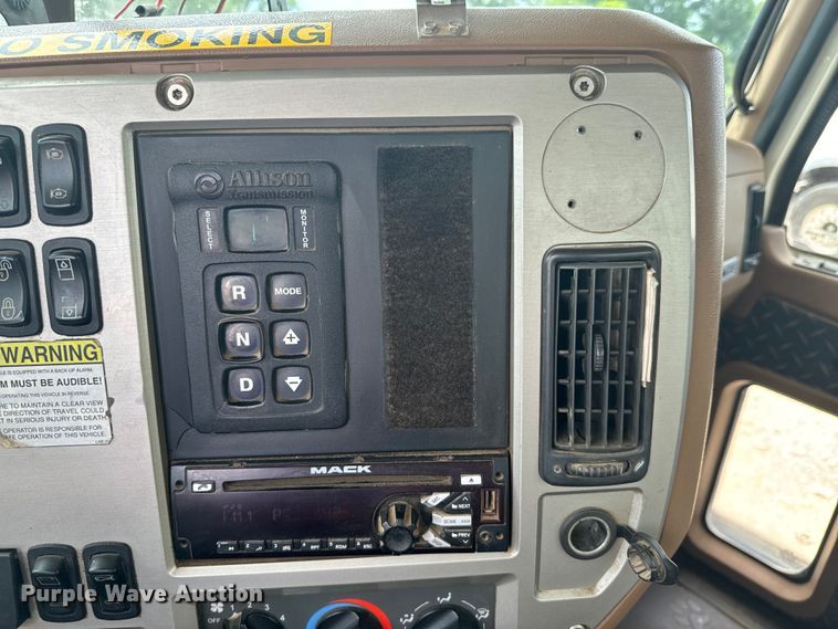 image for item DX0640 2017 Mack GU713 dump truck