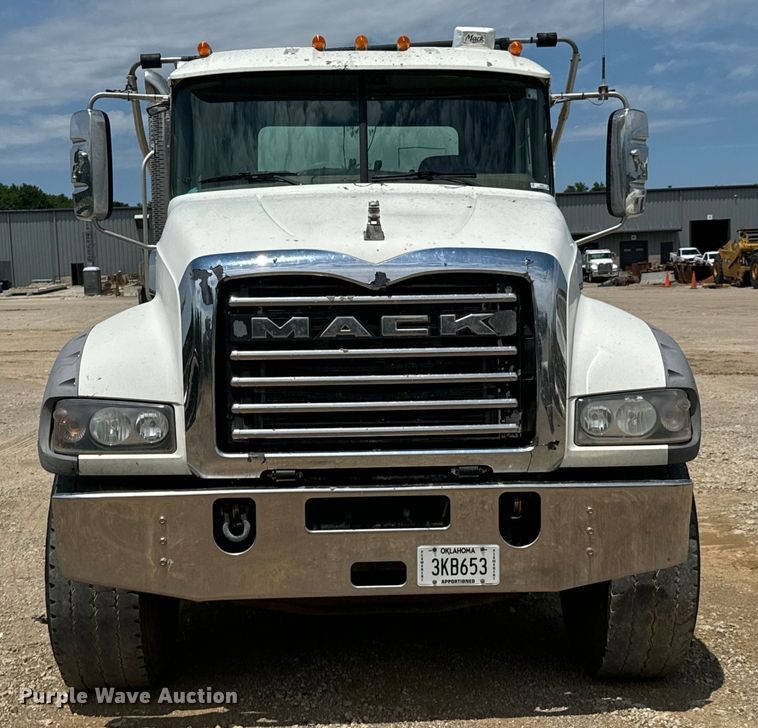 image for item DX0641 2017 Mack GU713 dump truck