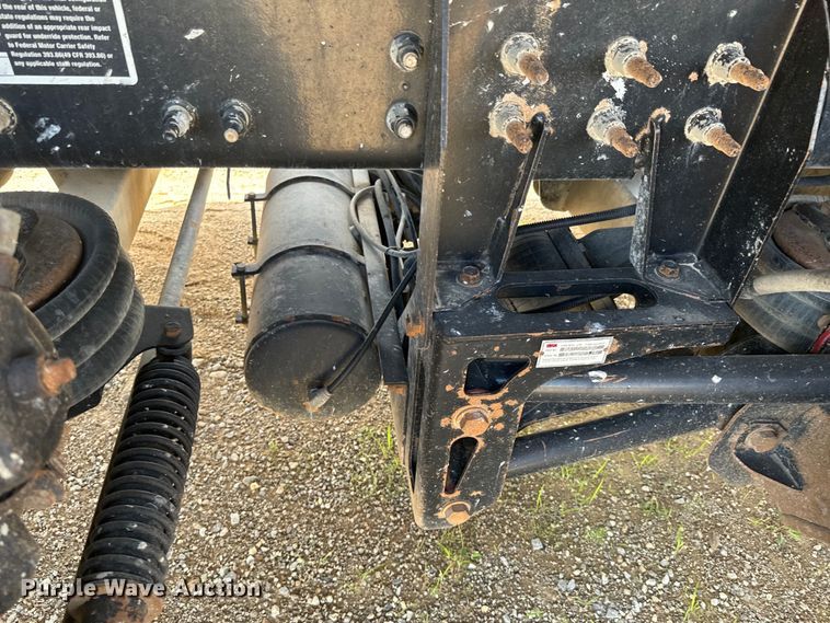 image for item DX0641 2017 Mack GU713 dump truck