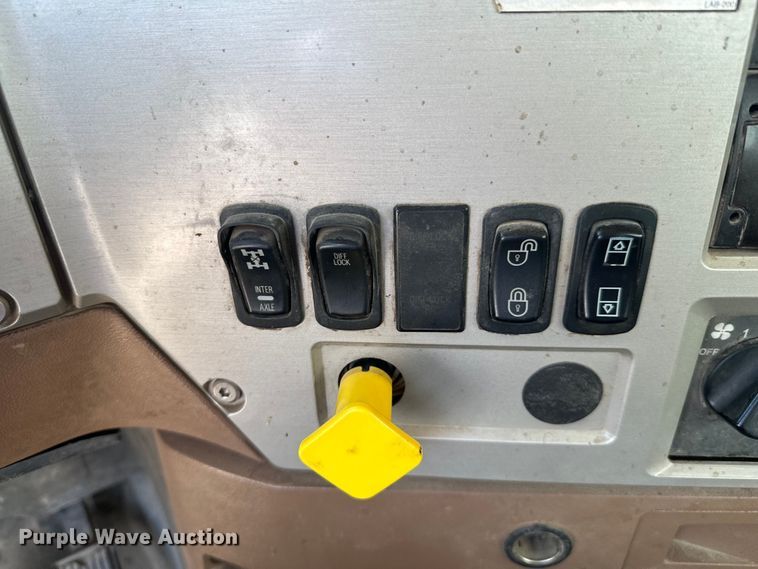 image for item DX0641 2017 Mack GU713 dump truck