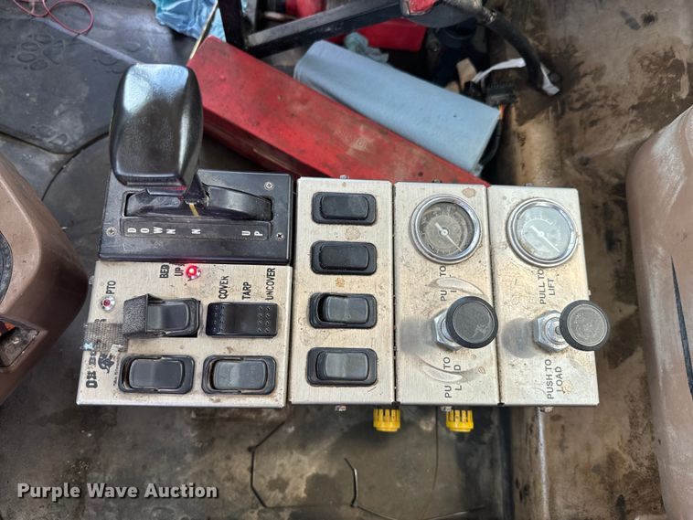 image for item DX0641 2017 Mack GU713 dump truck