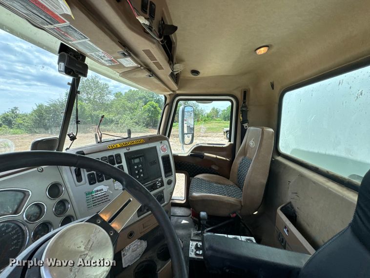 image for item DX0641 2017 Mack GU713 dump truck