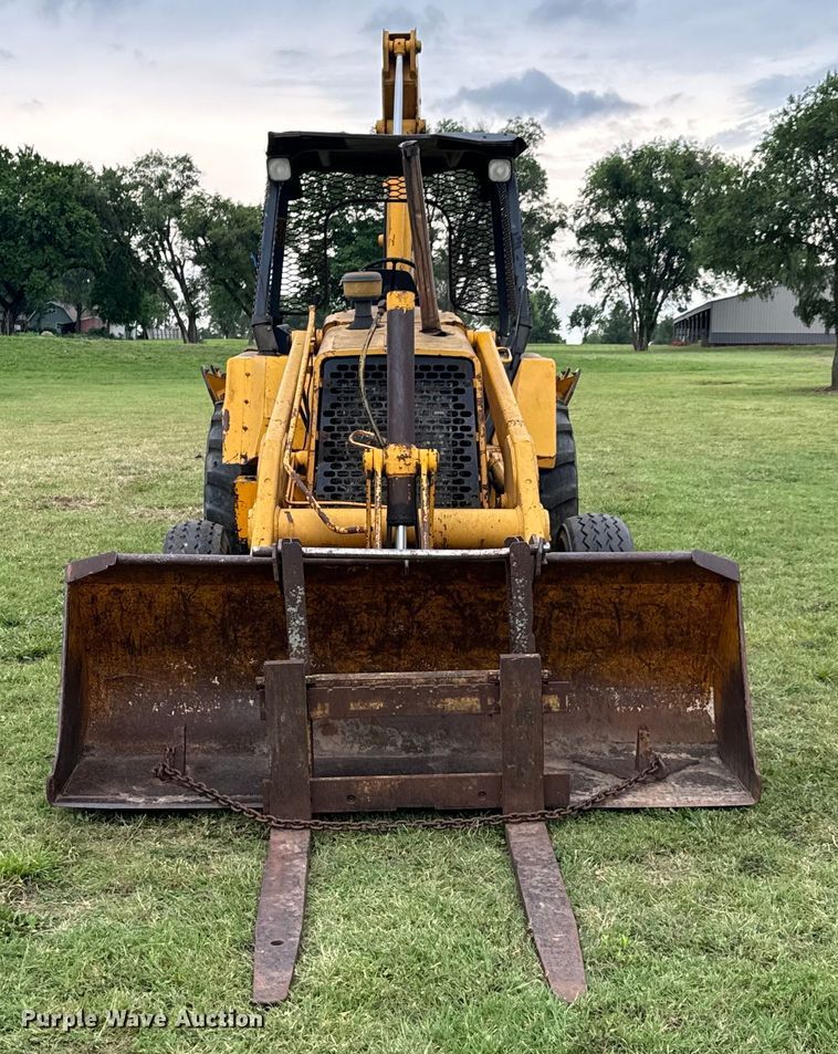 image for item DX0667 1988 John Deere 310C backhoe