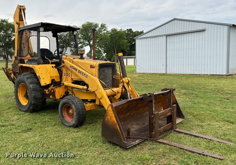 image for item DX0667 1988 John Deere 310C backhoe