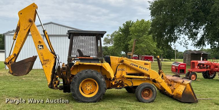 image for item DX0667 1988 John Deere 310C backhoe