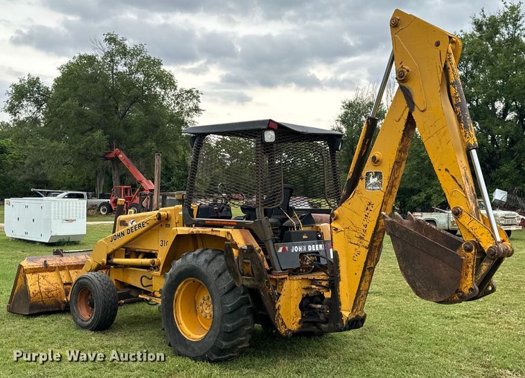 image for item DX0667 1988 John Deere 310C backhoe