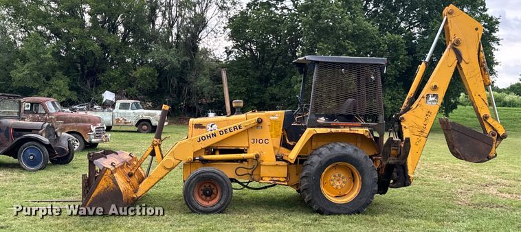 image for item DX0667 1988 John Deere 310C backhoe